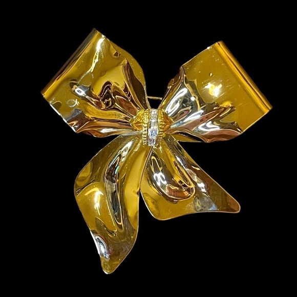 Tona In•vest•ments Vintage Gold Tone Baguette Rhinestone Bow Brooch Pin - Picture 1 of 12